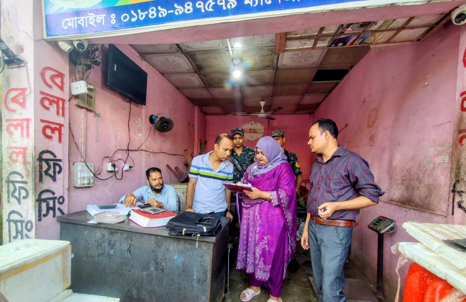 ফেনীতে জেলি মিশ্রিত চিংড়ি জব্দ, ৩ ব্যবসায়ীকে জরিমানা