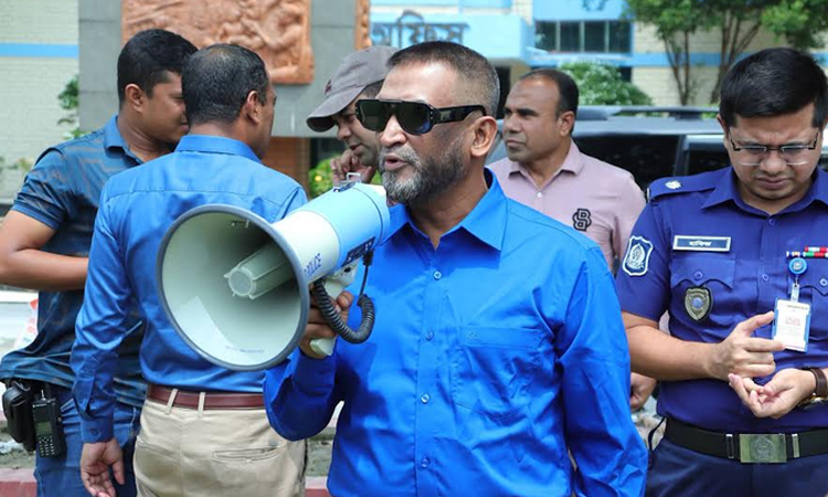 সিরাজগঞ্জে পুলিশের পরিচ্ছন্নতা কার্যক্রম