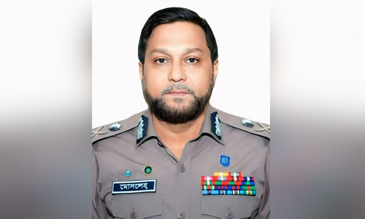 মানুষের নিরাপত্তা নিশ্চিতে পুলিশ দিন-রাত কাজ করছে : ডিএমপি কমিশনার