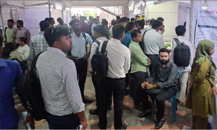 যশোরে চাকরি মেলায় নিয়োগ পেলেন পাঁচ শতাধিক আবেদনকারী